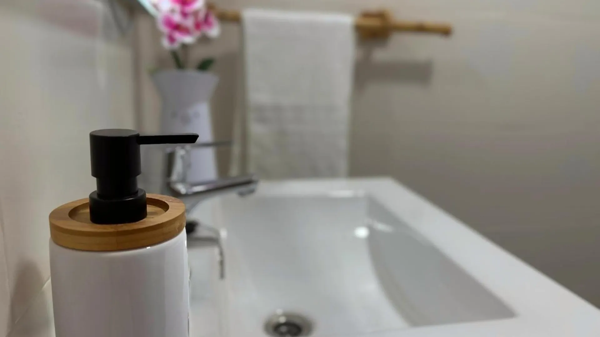 Refugio Del Madrono - Estudio Moderno En Málaga Apartamento